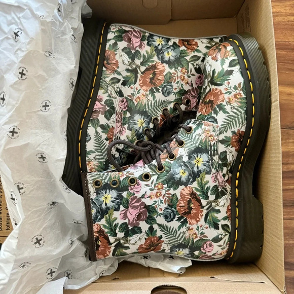 Dr. Martens 1460 Floral Combat boots New in Box English Garden Size: 7US/ 5UK - Picture 6 of 6